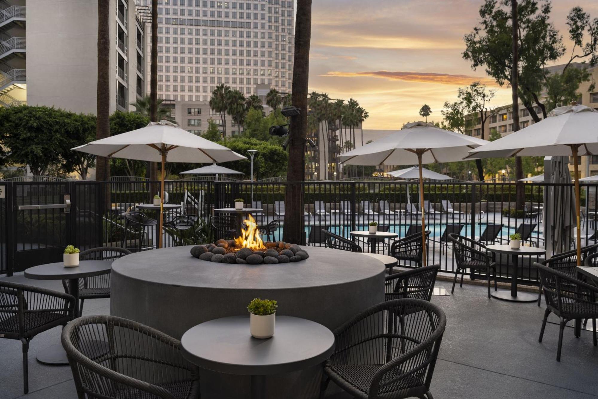 Costa Mesa Marriott Hotell Exteriör bild