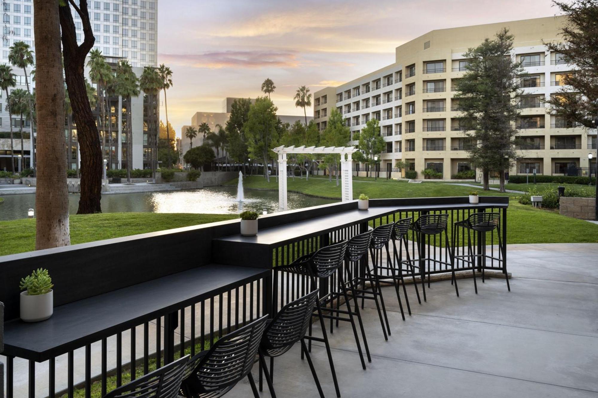 Costa Mesa Marriott Hotell Exteriör bild